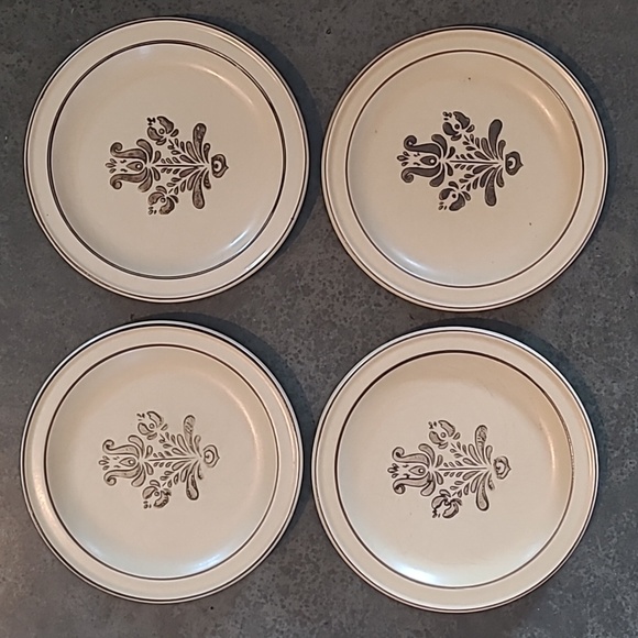Pfaltzgraff Other - PFALTZGRAFF VILLAGE STONEWARE SALAD PLATES SET OF 4